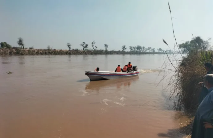 تحصیل شورکوٹ کینٹ: ریلوے پل کے قریب نامعلوم شخص نہر میں گر کر لاپتہ، ریسکیو 1122 کا سرچ آپریشن جاری