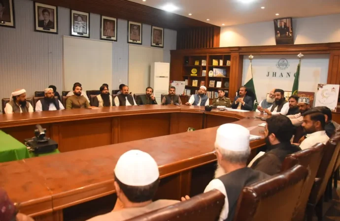 چیئرمین مرکزی علماءکونسل پاکستان مولانا زاہد محمود قاسمی کی سربراہی میں ڈویژنل امن کمیٹی ممبران نے جھنگ کا دورہ کیا۔