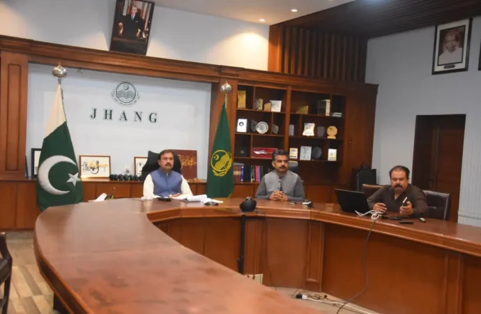 ڈپٹی کمشنر علی اکبر بھنڈر نے ضلعی محکموں کے افسران کے ساتھ بذریعہ ویڈیو لنک ایک اہم میٹنگ کی