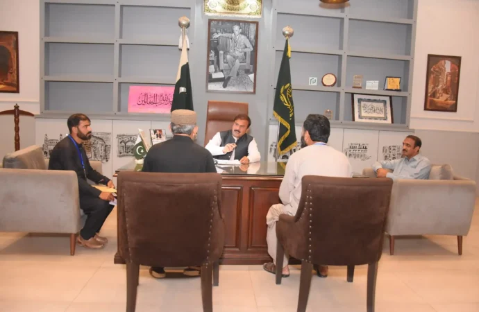 ڈپٹی کمشنر نے اپنے آفس میں اوپن ڈور پالیسی کے تحت روزانہ کی بنیاد پرشہریوں کے مسائل سنے