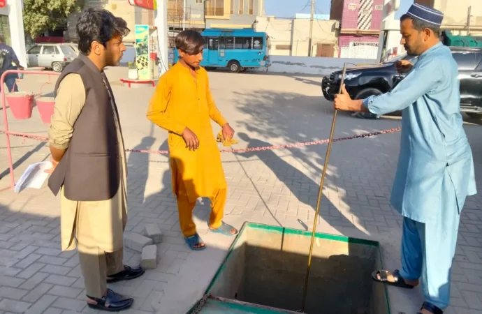 اسسٹنٹ کمشنر جھنگ رب نواز چدھڑ کا پٹرول پمپس کا دورہ، ایندھن کی دستیابی کا جائزہ