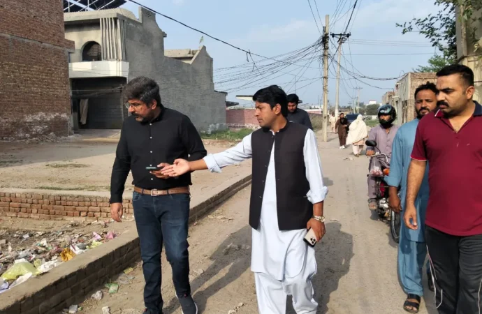 چوہدری کالونی میں گندگی کے ڈھیر، اسسٹنٹ کمشنر رب نواز چدھڑ کا سخت ایکشن، سپروائزر معطل، 50 لاکھ روپے جرمانہ عائد