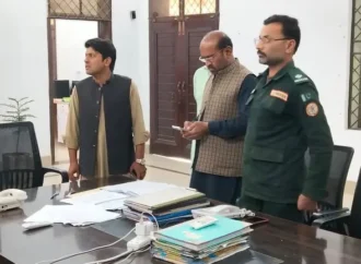 اسسٹنٹ کمشنر جھنگ رب نواز چدھڑ کا ڈسٹرکٹ کنٹرول روم کا اچانک دورہ، عملے کی حاضری چیک، غیر حاضر ملازمین کے خلاف کارروائی کی ہدایت