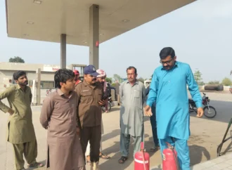 اے سی جھنگ رب نواز چدھڑ کی فیصل آباد روڈ پر پٹرول پمپس کی چیکنگ، خلاف ورزی پر 150,000 روپے جرمانہ عائد