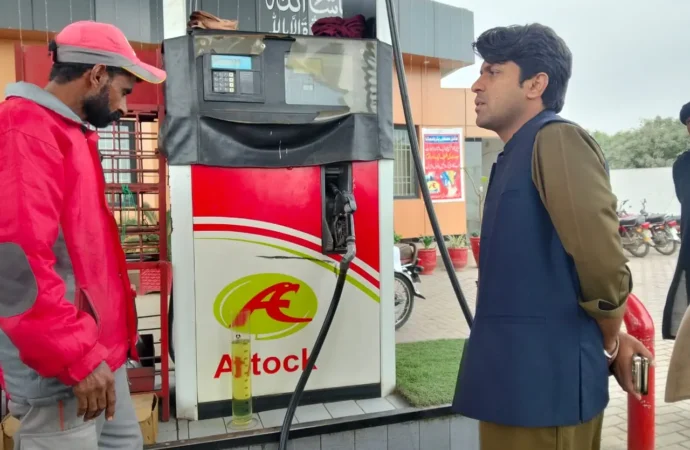 چنڈ بھروانہ میں پٹرول پمپس کی چیکنگ، خلاف ورزی پر جرمانہ، صارفین کے تحفظ کیلئے سخت اقدامات