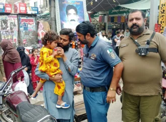 ٹریفک اسسٹنٹ آفتاب احمد کی فرض شناسی، گمشدہ کمسن بچی والدین سے ملا دی