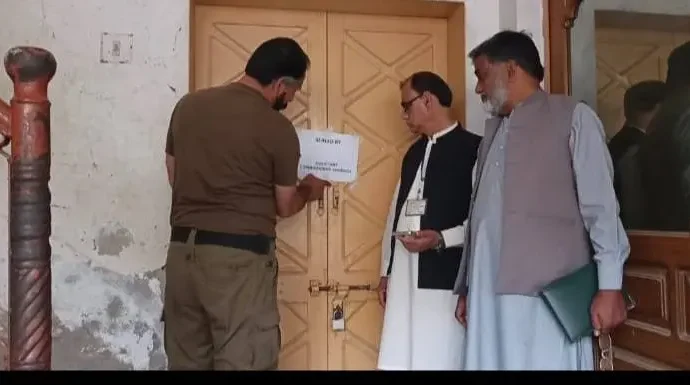 شورکوٹ میں عطائیوں کے خلاف کریک ڈاؤن، 4 جعلی کلینکس سیل، ادویات ضبط