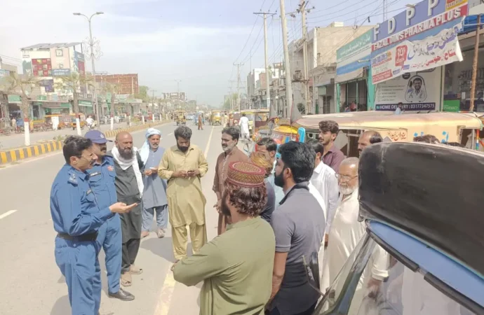 ٹریفک پولیس جھنگ کا رکشہ ڈرائیورز کیلئے آگاہی سیشن،29 مارچ بروز اتوار کو مین لائسنس سنٹر جھنگ میں رکشہ ڈرائیونگ لائسنس کا ٹیسٹ ہوگا۔