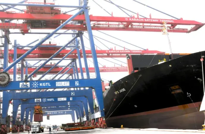 وزیرِ بحری امور کا کراچی سے یو اے ای نئی فیڈر شپنگ سروس شروع کرنے کا اعلان