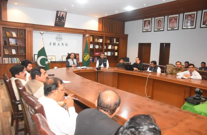 ڈپٹی کمشنر علی اکبر بھنڈر کی زیر صدارت ضلعی محکموں کے افسران کا اجلاس منعقد ہوا