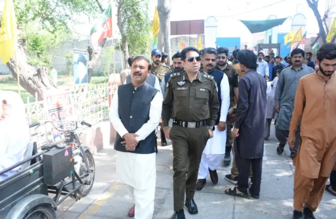 امن و امان کی صورتحال کو یقینی بنانے کیلئے ڈی پی او ساجد حسین نے ڈی سی کے ہمراہ شہر کے مختلف اہم مقامات کا دورہ کیا