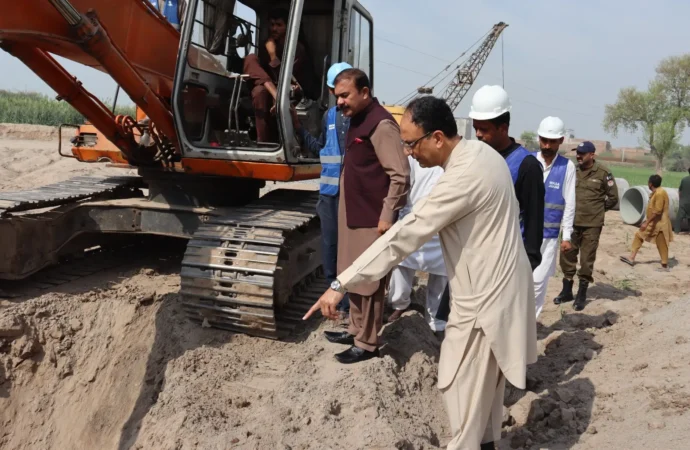 ڈپٹی کمشنر جھنگ علی اکبر بھنڈر نے واسا کی جانب سے زیر تعمیر ڈسپوزل اسٹیشن کا دورہ کیا