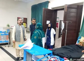 ڈپٹی کمشنر علی اکبر بھنڈر کا ڈی ایچ کیو ہسپتال جھنگ کا دورہ، طبی سہولیات اور انتظامات کا جائزہ