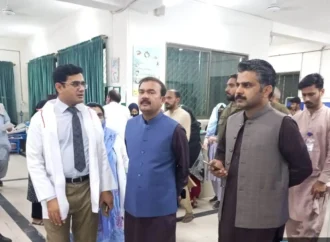 ڈپٹی کمشنر کا ڈی ایچ کیو ہسپتال جھنگ کا دورہ، طبی سہولیات کا تفصیلی جائزہ