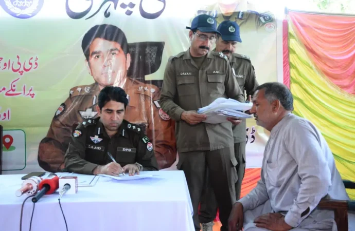 ڈی پی او جھنگ کی احمد پورسیال سرکل میں کھلی کچہریاں، 78 شہریوں کی شکایات پر فوری احکامات جاری