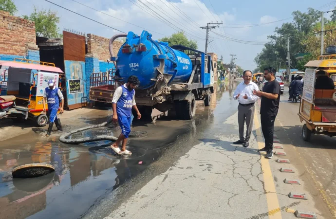 ڈپٹی کمشنر کی ہدایات پر رات گئے ہونے والی بارش کے بعد شہر میں نکاسی آب کیلئے واسا کی ٹیمیں  فیلڈ میں متحرک