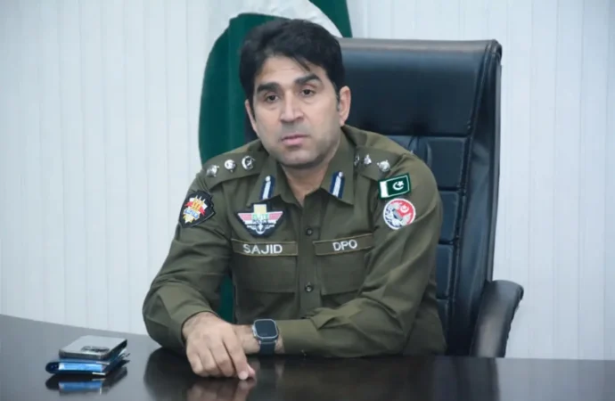 ڈی پی او جھنگ کا عوام دوست اقدام، شکایات کے لیے ذاتی موبائل نمبر جاری