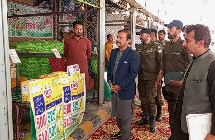 ڈپٹی کمشنر علی اکبر بھنڈر نے نگہبان رمضان بازار،ڈی ایچ کیو سمیت سیوریج منصوبوں دیگر منصوبوں کا معائنہ کیا