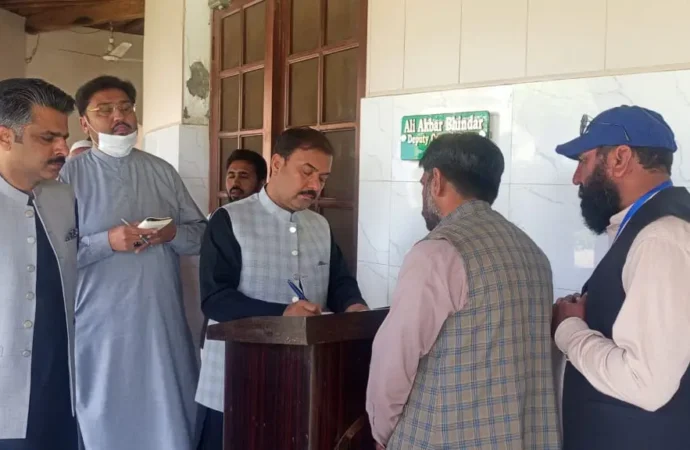 ڈپٹی کمشنر علی اکبر بھنڈر نے اوپن ڈور پالیسی کے تحت شہریوں کی درخواستوں کی سماعت کی