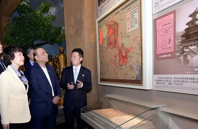 صدرمملکت کا چین کے انقلابی رہنما ماوزے تُنگ کے آبائی شہر شاوشان کا دورہ