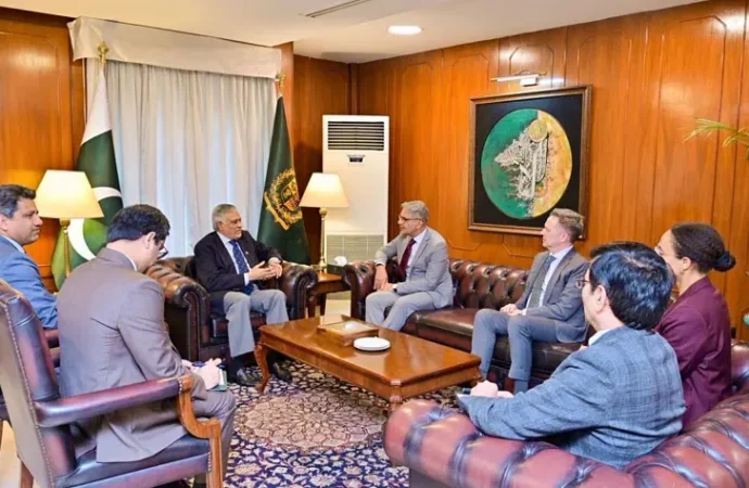 نائب وزیراعظم کا پاکستان، کینیڈا تعلقات مزید مضبوط بنانے کے عزم کا اعادہ