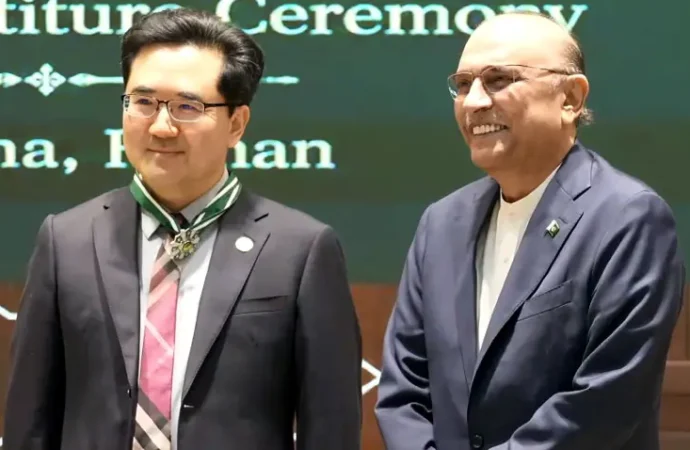 صدر مملکت نے پروفیسر پان ژیانگ بن کو ستارۂ پاکستان سے نواز دیا