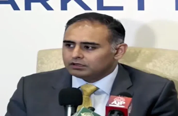 حکومت غیر قانونی سگریٹس کے کاروبار کے خاتمہ کے لئے اقدامات کررہی ہے، بلال اظہر کیانی