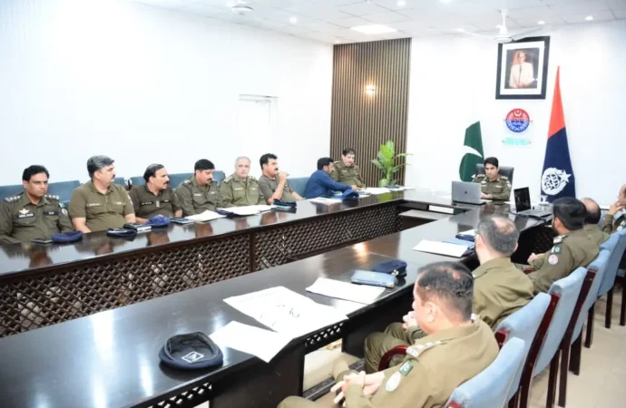 ڈی پی او جھنگ ساجد حسین کا بڑا فیصلہ: منشیات کے خلاف سخت کریک ڈاؤن، بہترین افسران کیلئے انعامات، ناقص کارکردگی پر سزا کا اعلان