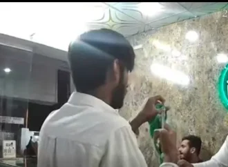 سکیورٹی کانسٹیبل کی شہری کو ہراساں کرنے کی وڈیو سوشل میڈیا پر وائرل، ڈی پی او جھنگ کا فوری ایکشن، اہلکار معطل