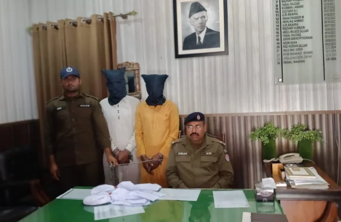 جھنگ پولیس کا منشیات فروشوں کے خلاف بڑا کریک ڈاؤن، 13 ملزمان گرفتار، بھاری مقدار میں چرس اور شراب برآمد