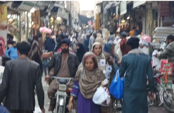 جھنگ سمیت پنجاب میں نئے اوقاتِ کار نافذ: دکانیں رات 08:00 بجے جبکہ ہوٹلز و شادی ہالز 10:00 بجے بند کرنے کےایس او پیز جاری کردئے گئے