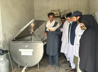 پنجاب فوڈ اتھارٹی کی بڑی کارروائیاں، جعلی دودھ بنانے والے یونٹس سیل، ہزاروں لٹر دودھ تلف,3مقدمات درج،2 لاکھ 11 ہزار روپے کے جرمانے بھی عائد