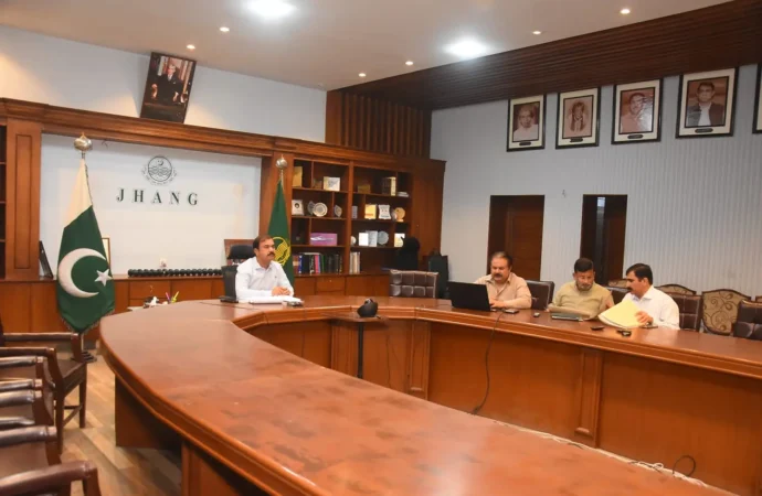 ڈپٹی کمشنر علی اکبر بھنڈر کی زیر صدارت ضلعی محکموں کے افسران کا بذریعہ ویڈیو لنک اجلاس منعقد ہوا، جس میں مختلف امور کا تفصیلی جائزہ لیا گیا