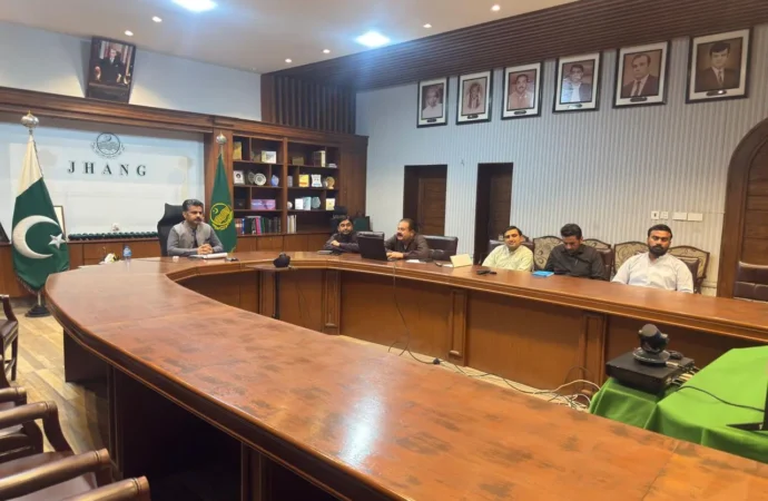 ایڈیشنل ڈپٹی کمشنر جنرل عامر محمود نے ضلعی محکموں کے افسران سے بذریعہ ویڈیو لنک میٹنگ کی۔