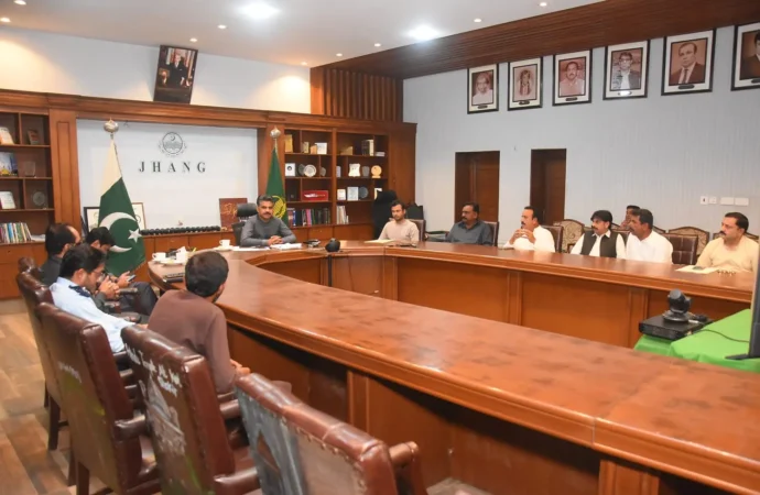 ایڈیشنل ڈپٹی کمشنر جنرل عامر محمود کی زیر صدارت ٹرانسپورٹرز کے ساتھ اہم اجلاس منعقد ہوا