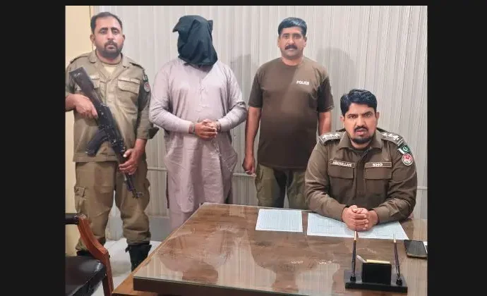 ڈی پی او جھنگ ساجد حسین کے احکامات پر ضلع بھر میں بھرپور کریک ڈاؤن جاری،ملزم سکندر عباس کو گرفتار کر لیا گیا۔