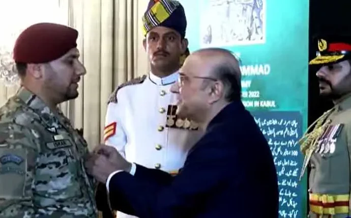 صدرمملکت نے مسلح افواج کے افسران و جوانوں کو فوجی اعزازات سے نوازا