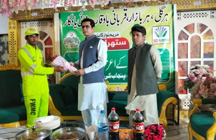 جھنگ انتظامیہ کی جانب سے سینیٹری ورکرز کے اعزاز میں خصوصی ظہرانہ، عید صفائی آپریشن کی خدمات کو سراہا گیا