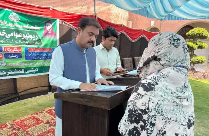 ڈپٹی کمشنر علی اکبر بھنڈر نے ریونیو عوامی خدمت سروسز کے تحت شہریوں کی درخواستوں کی سماعت کی