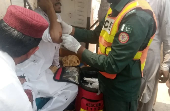 نگینہ مارکی 18 ہزاری کے قریب دو موٹر سائیکلوں میں تصادم، خاتون سمیت 2 افراد زخمی،ریسکیو