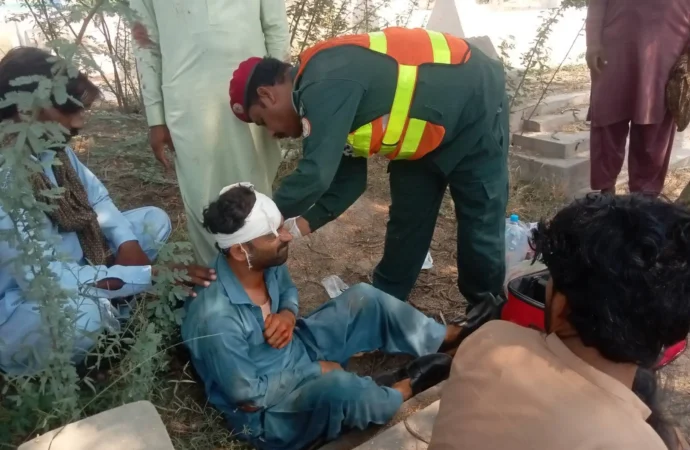 جھنگ میں دو مختلف ٹریفک حادثات، خاتون اور بچے سمیت 6 افراد زخمی
