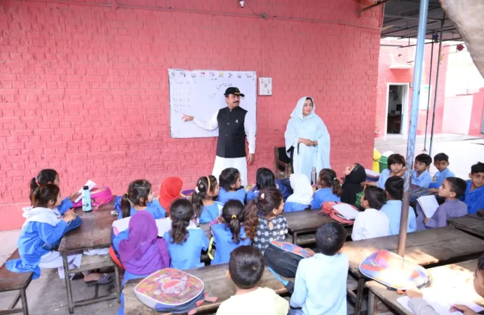 ڈپٹی کمشنر علی اکبر بھنڈر کے مختلف دورے، ترقیاتی کاموں، تعلیم اور صحت سہولیات کا جائزہ