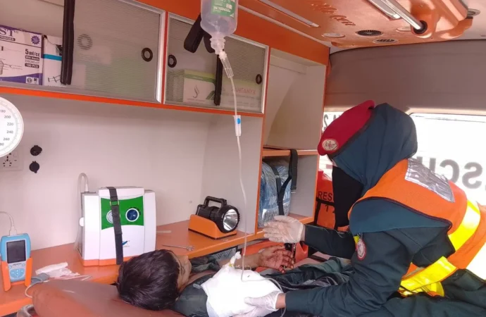 دو مختلف حادثات میں میاں بیوی سمیت 3 افراد زخمی، بچے کا بازو ٹوکہ مشین میں آ کر کٹ گیا