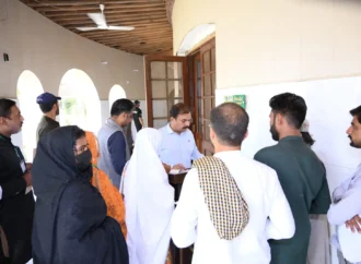ڈپٹی کمشنر علی اکبر بھنڈر نے اوپن ڈور پالیسی کے تحت شہریوں سے ملاقات کرتے ہوئے ان کے مسائل اور درخواستوں پر سماعت کی۔