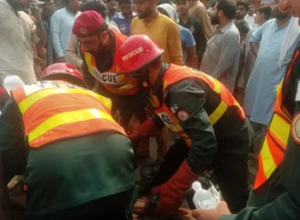 بشیر چوک سیٹلائٹ ٹاؤن میں مین ہول کی صفائی کے دوران تین واسا اہلکاروں کی طبیعت خراب ہوگئی،ریسکیو