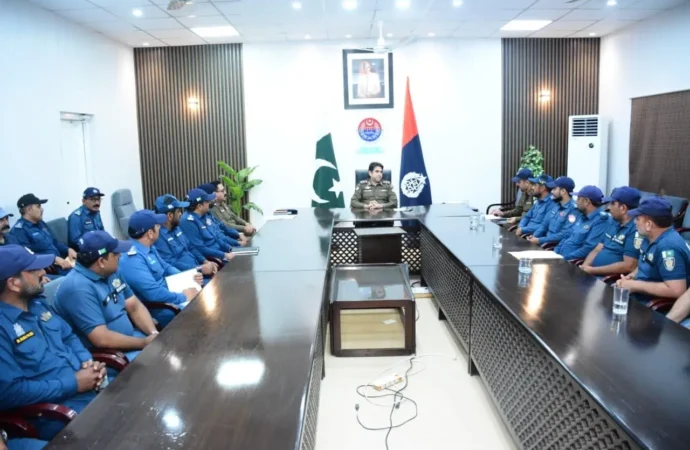 ڈی پی او جھنگ ساجد حسین کی زیر صدارت ٹریفک پولیس کے امور پر میٹنگ، کارکردگی اور نظم و ضبط کا تفصیلی جائزہ