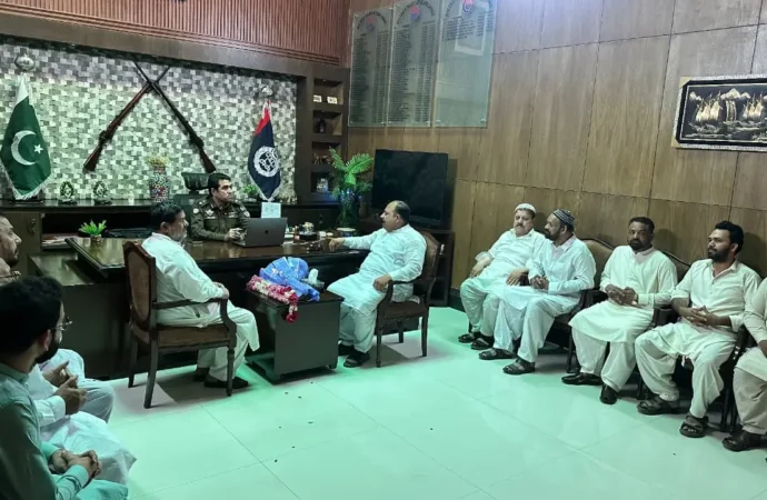 ڈی پی او جھنگ ساجد حسین کی صرافہ ایسوسی ایشن جھنگ کے نمائندگان سے میٹنگ