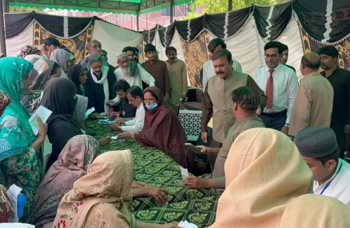ڈی ایچ کیومیں تین روزہ چیف منسٹر سپیشل سکریننگ کیمپ کے آخری روز شہریوں کی بڑی تعداد نے مفت طبی معائنہ اور سکریننگ کی سہولیات سے استفادہ کیا۔