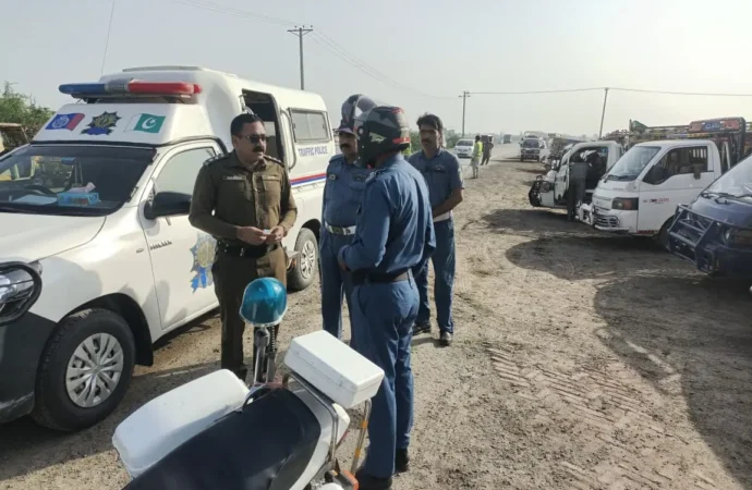 عیدالاضحیٰ کے پیشِ نظر کیٹل مارکیٹ میں ٹریفک پلان سخت، شہریوں کی سہولت اولین ترجیح: ڈی ٹی او جھنگ