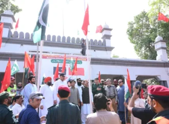 ضلع کونسل جھنگ میں پاکستان اور چین کے درمیان سفارتی تعلقات کے قیام کی 75ویں سالگرہ کے موقع پر ضلعی انتظامیہ کے زیر اہتمام پروقار پرچم کشائی کی تقریب منعقد ہوئی۔